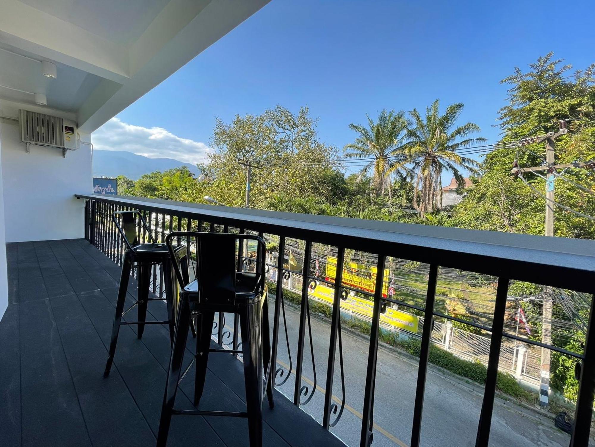 צ'יאנג מאי The Corner มุมม่วน คาเฟ่ แอนด์ โฮสเทล Mummuan Hostel מראה חיצוני תמונה